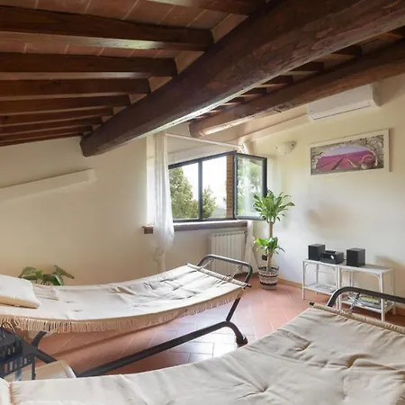 L'ovile 8, Emma Villa *
